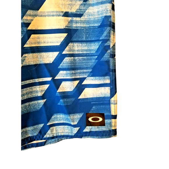 Oakley Lightweight swing Shorts Men's Size 40 in blue white Inseam 10.5 in - Picture 3 of 8